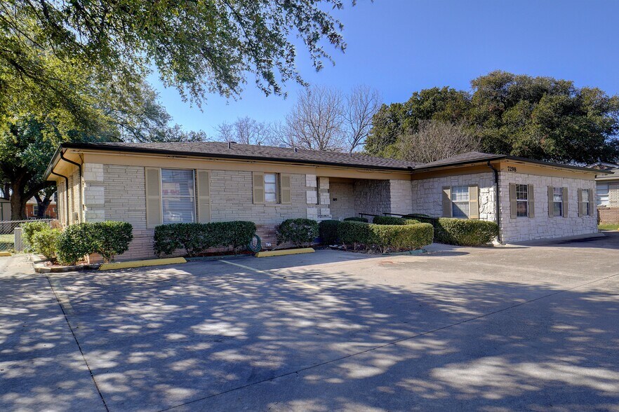 More Photos Of 7298 Glenview Dr, North Richland Hills Freestanding For Sale