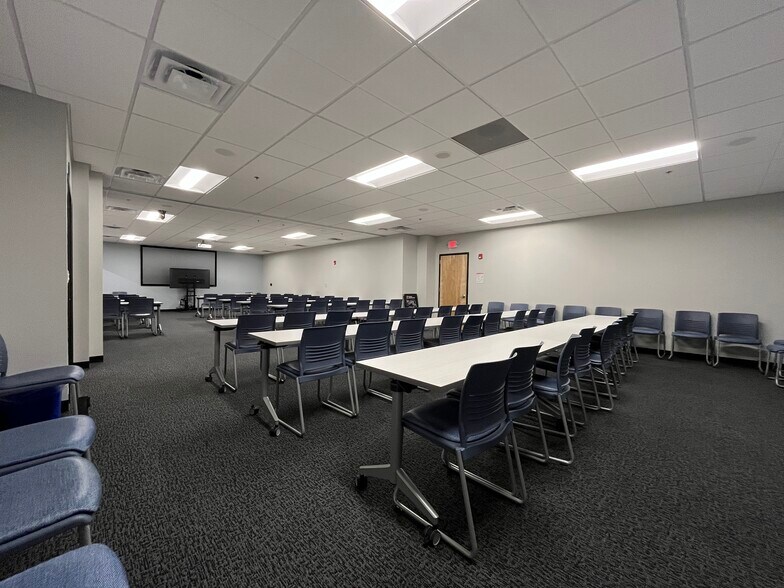 More Photos Of 11 Interstate Dr, West Springfield Office For Lease