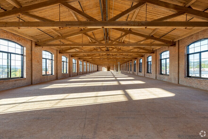 More Photos Of 2400 8th Ave, Altoona Office For Sale