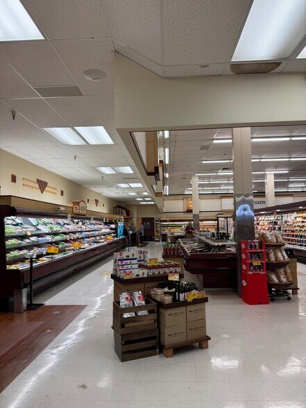 More Photos Of 1915 Douglas Blvd, Roseville Supermarket For Sale