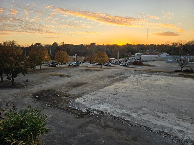 More Photos Of 11200 E Truman Rd, Independence Freestanding For Sale