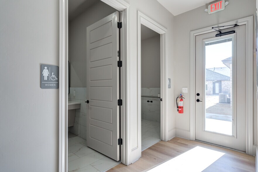 More Photos Of 1420 N Slide Rd, Lubbock Unknown For Lease