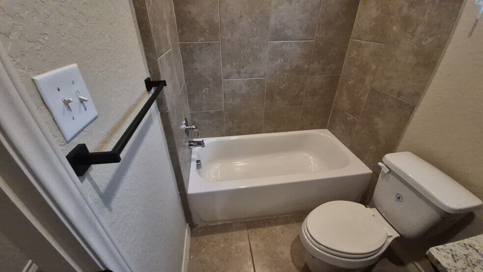 More Photos Of 6866 Lakeview Dr, San Antonio Multifamily For Sale
