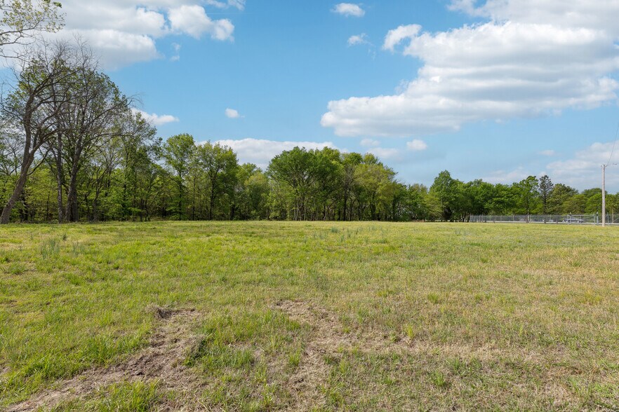 More Photos Of 4151 N Wood Dr, Okmulgee Service For Sale