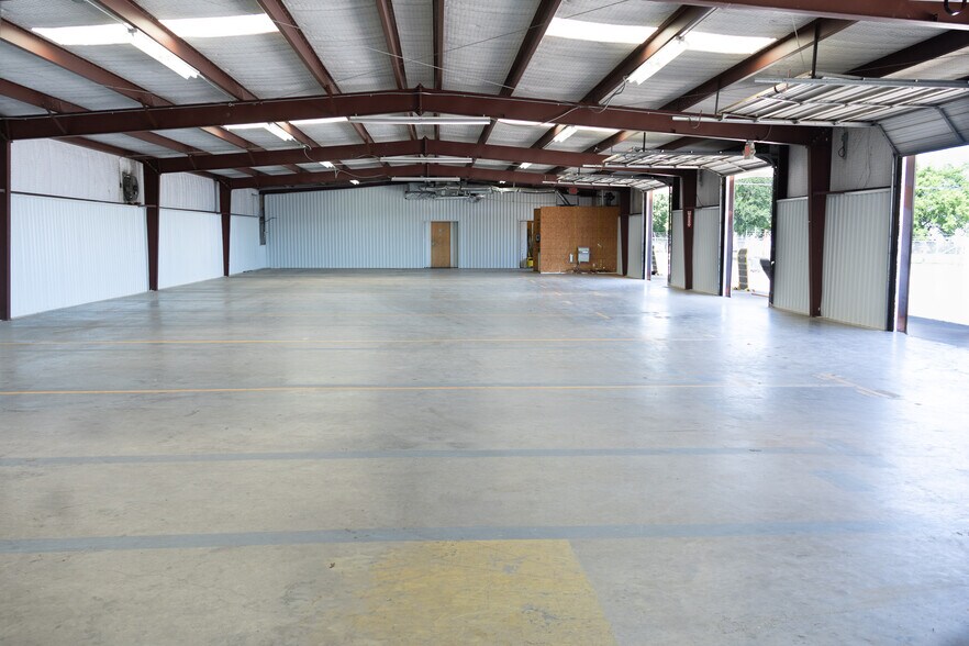 More Photos Of 4809 Marshall St, Sherman Warehouse For Lease