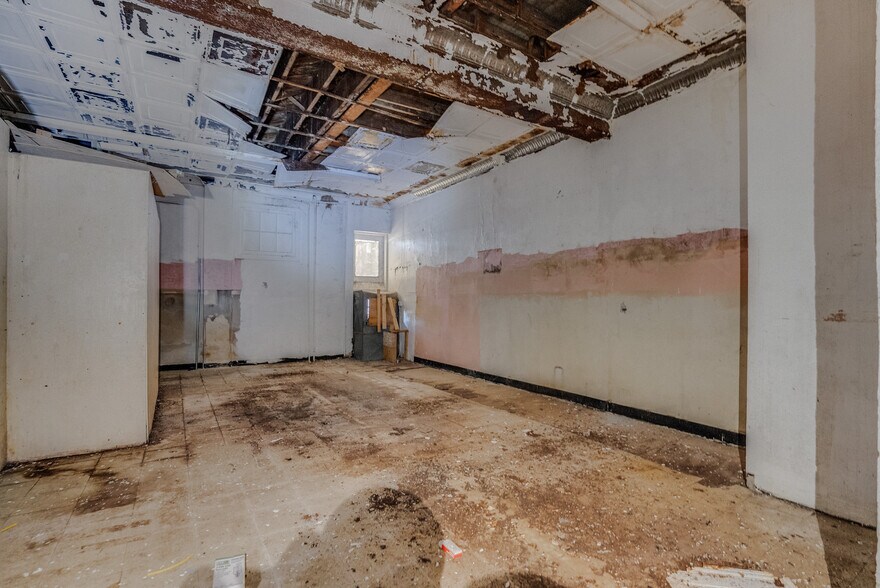 More Photos Of 567-573 Dwight St, Holyoke Storefront For Sale