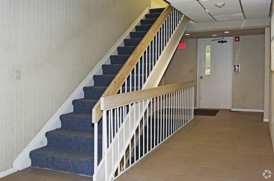 More Photos Of 354 Veterans Memorial Hwy, Commack Office For Lease