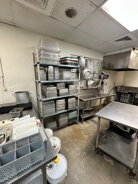 More Photos Of 850 Interstate 10 S, Beaumont Restaurant For Lease