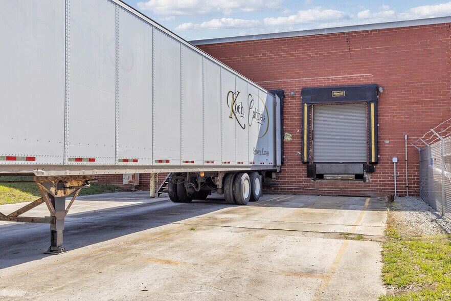 More Photos Of 11200 Dunbarton Blvd, Barnwell Manufacturing For Lease