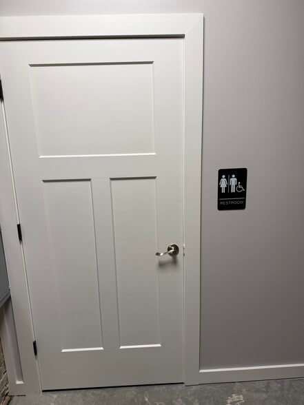 More Photos Of 126 N Church, Murfreesboro Storefront Retail Office For Lease