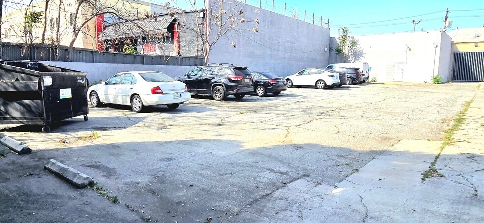 More Photos Of 140 E Jefferson Blvd, Los Angeles Warehouse For Lease