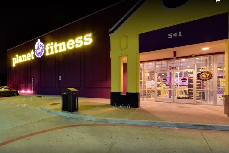 More Photos Of 525-597 W Pioneer Pky, Grand Prairie General Retail For Lease