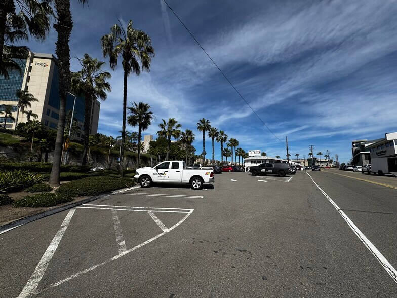 More Photos Of 325-333 N Old Newport Blvd, Newport Beach Restaurant For Lease