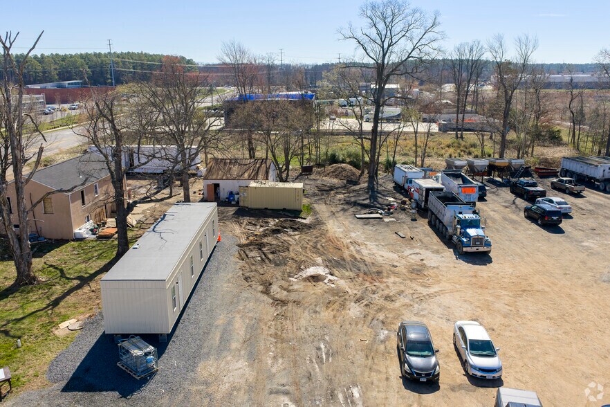 More Photos Of 25119-25137 Arcola Mills Dr, Sterling Land For Lease