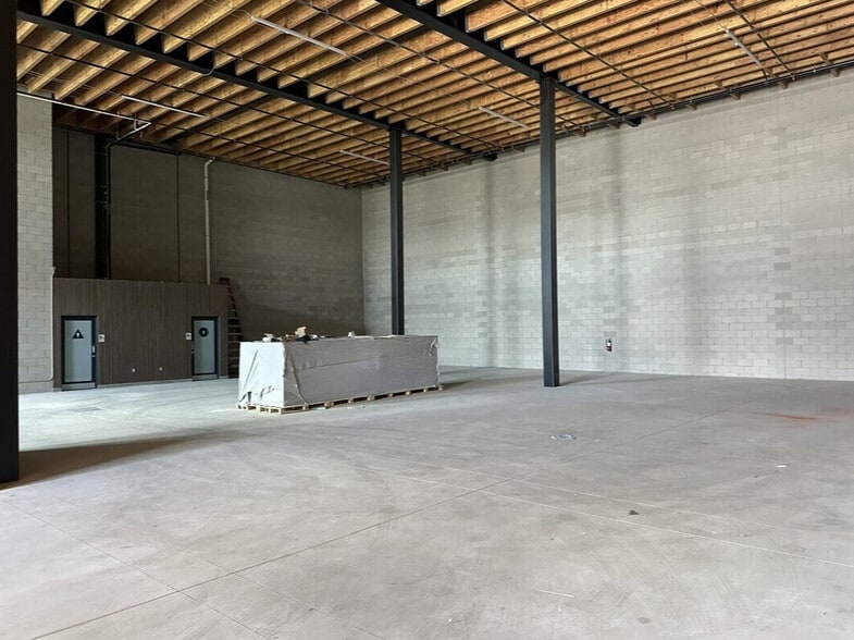 More Photos Of 547 Gladys Ave, Los Angeles Research And Development For Lease