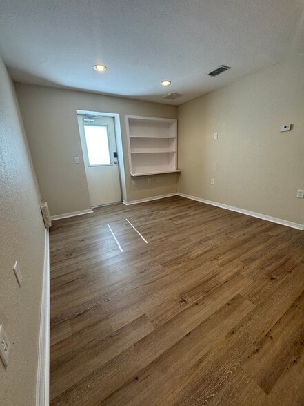 More Photos Of 3903 Industry Blvd, Lakeland Warehouse For Lease