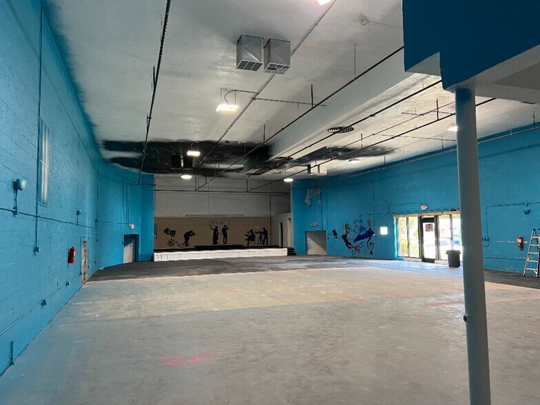 More Photos Of 1603 Albany St, Brunswick Light Distribution For Sale