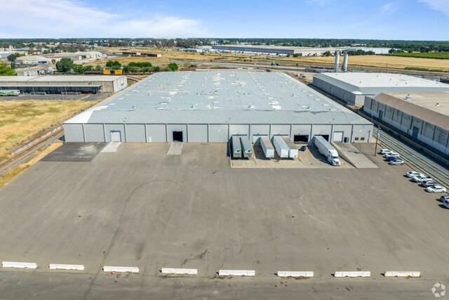 More Photos Of 1203 N Gertrude Ave, Stockton Distribution For Lease