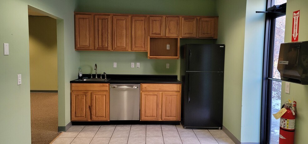 More Photos Of 70 Zachary Rd, Manchester Research And Development For Lease