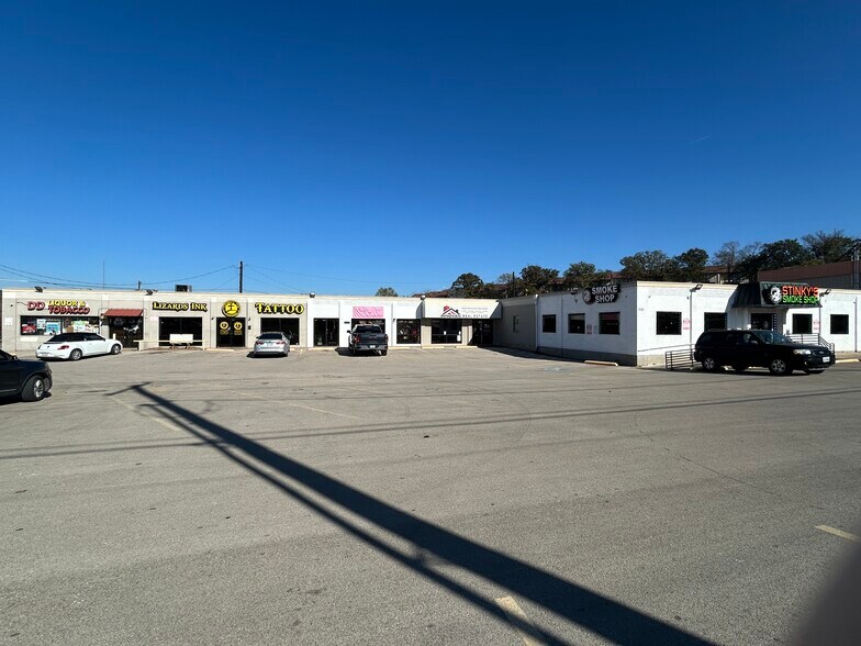 More Photos Of 1109 Dallas Dr, Denton General Retail For Lease