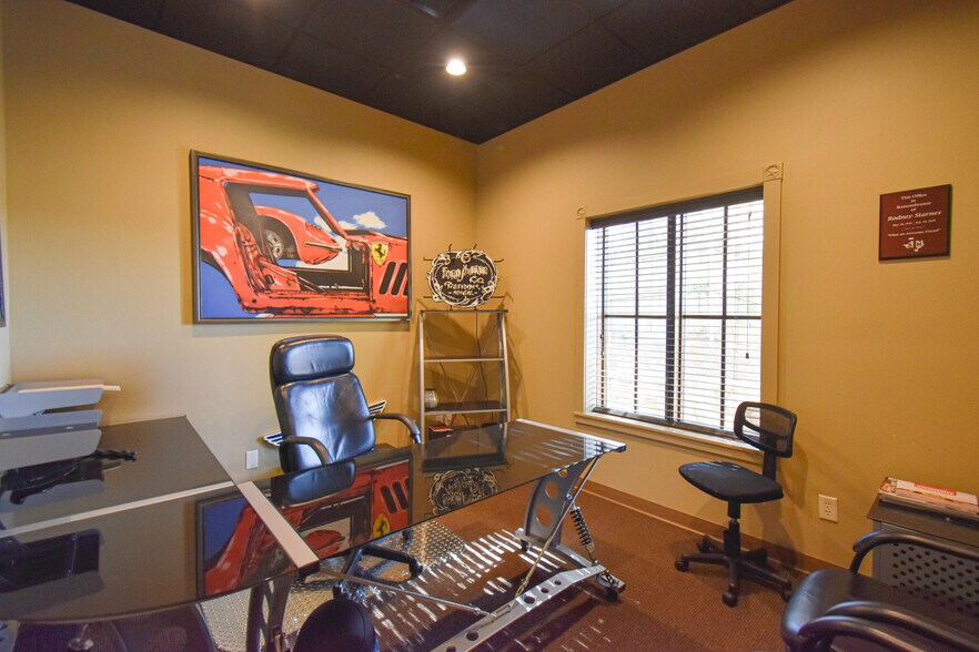 More Photos Of 7906 S Broadway Ave, Tyler Office Residential For Lease