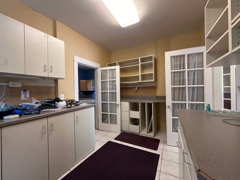 More Photos Of 619 NE Roberts Ave, Gresham Medical For Lease