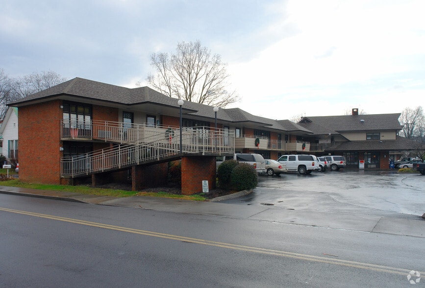 More Photos Of 400 Park Rd, Sevierville Office For Sale