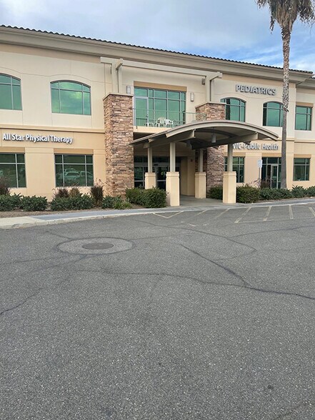 More Photos Of 2815 S Main St, Corona Medical For Lease