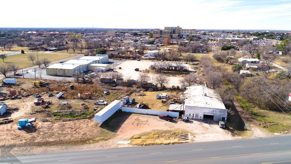 More Photos Of 1902 N Treadaway Blvd, Abilene Showroom For Sale