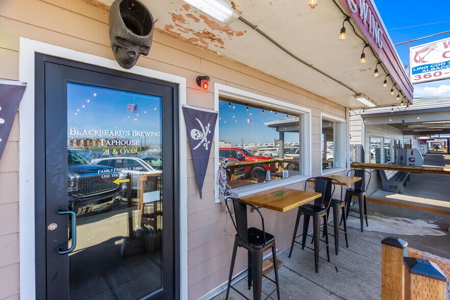 More Photos Of 2401 Westhaven Dr, Westport Flex For Sale