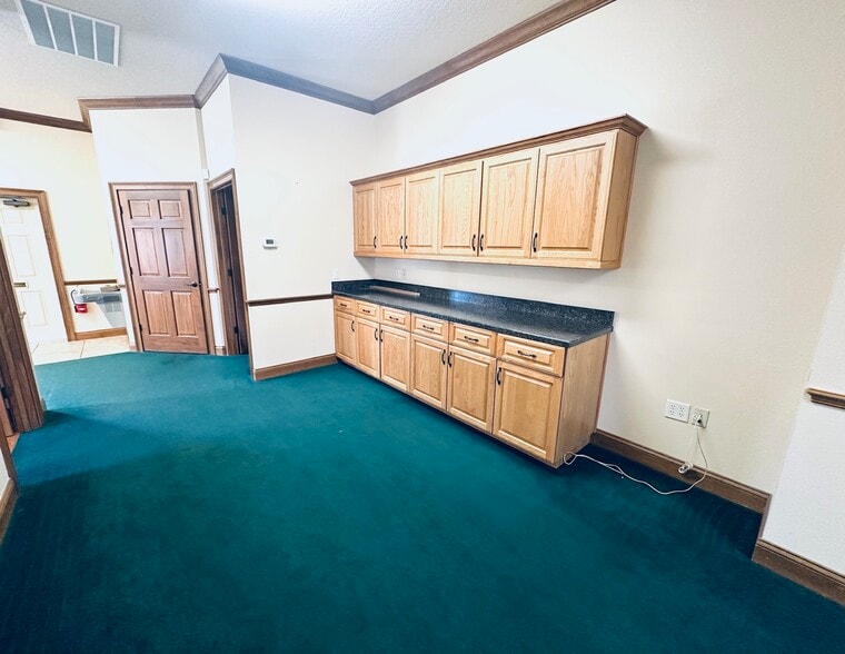 More Photos Of 5115 S Lakeland Dr, Lakeland Office For Lease