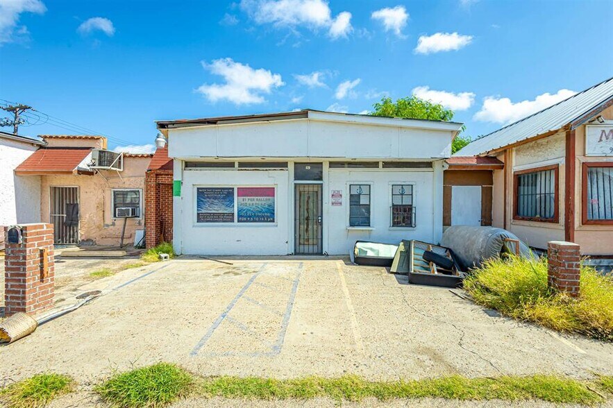 More Photos Of 1801 San Bernardo Ave, Laredo General Retail For Sale