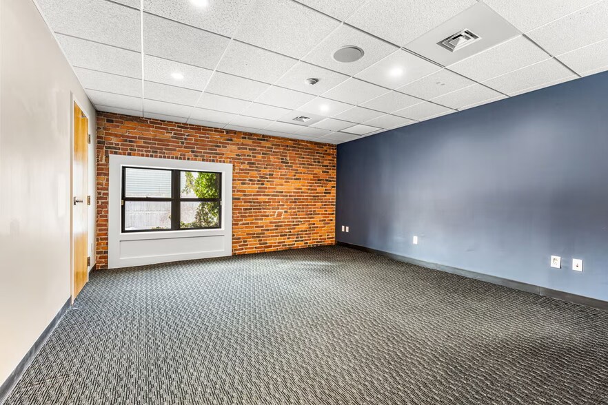 More Photos Of 1 Harris St, Newburyport Medical For Lease
