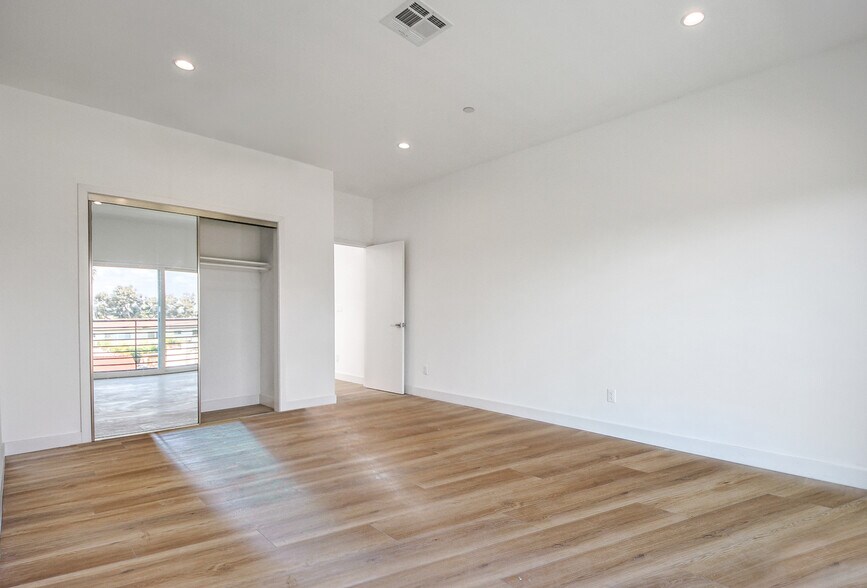 More Photos Of 1923 Carmona Ave, Los Angeles Multifamily For Sale