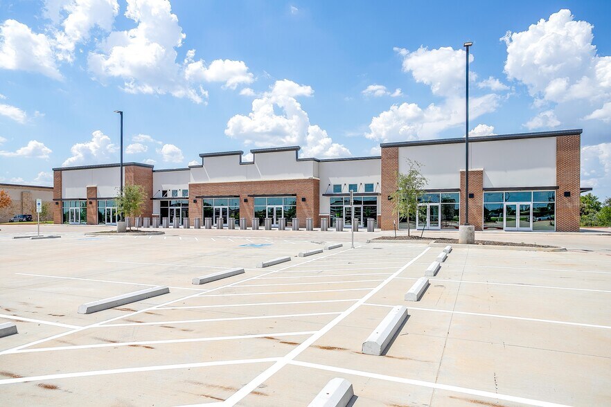 More Photos Of 4004 E US Highway 377, Granbury Freestanding For Lease