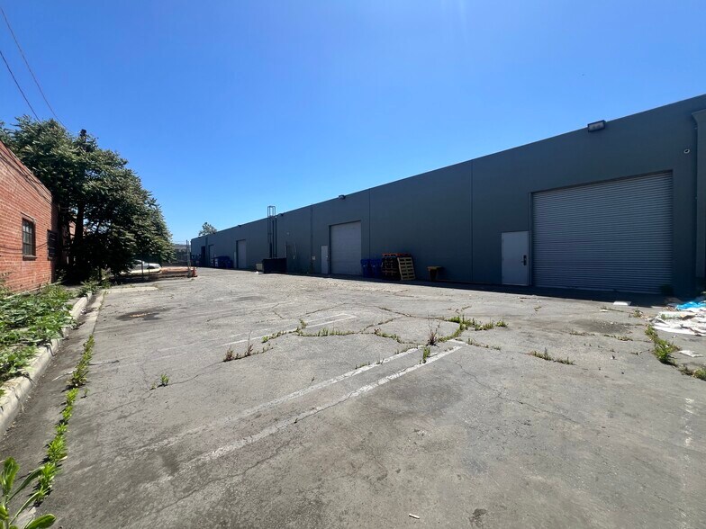 More Photos Of 8320-8350 Isis Ave, Los Angeles Warehouse For Lease