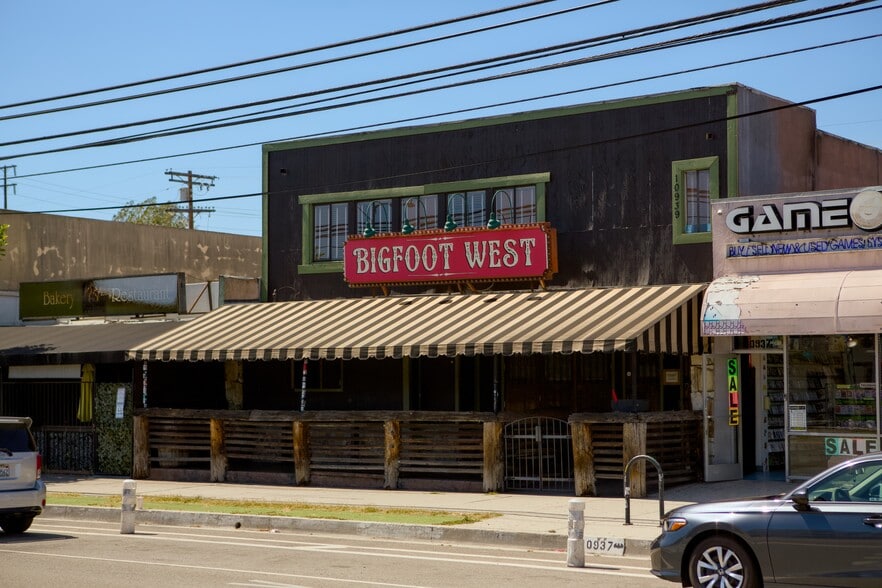 More Photos Of 10939 Venice Blvd, Los Angeles Bar For Sale
