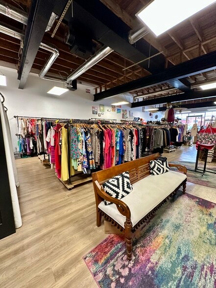 More Photos Of 1607-1609 W Friendly Ave, Greensboro Storefront For Lease