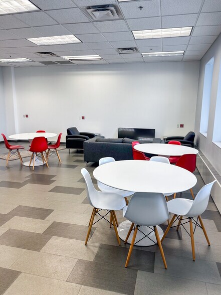 More Photos Of 14925 W 11 Mile Rd, Oak Park Research And Development For Lease