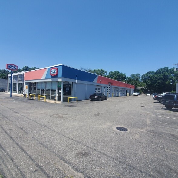 Primary Photo Of 139 W Jericho Tpke, Huntington Station Auto Repair For Lease