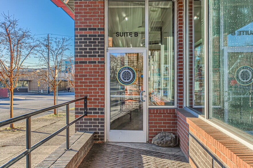 More Photos Of 808 Harney St, Vancouver Storefront Retail Office For Lease