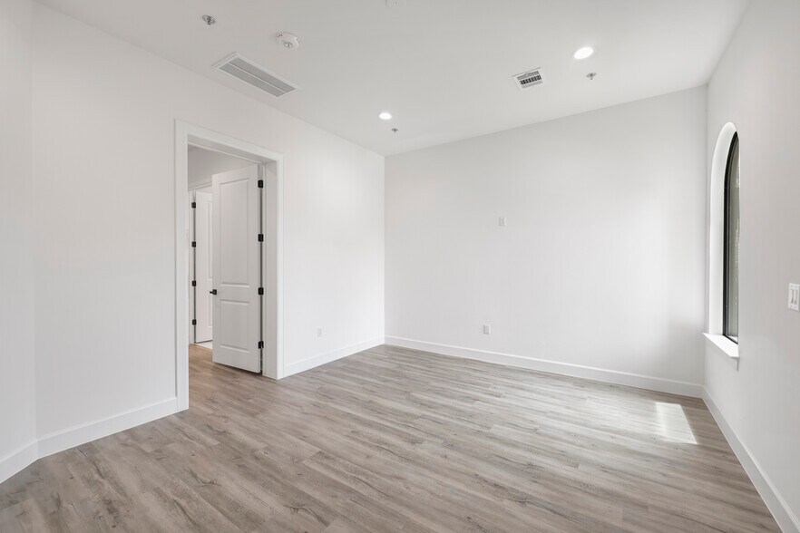 More Photos Of 284 Ed English Dr, Shenandoah Medical For Sale