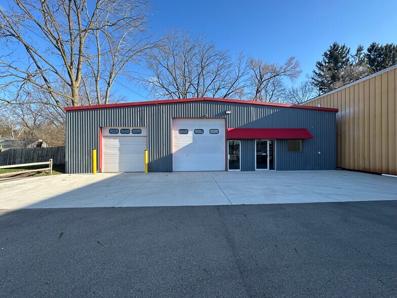 Primary Photo Of 3499 E Main St, Kalamazoo Auto Repair For Lease