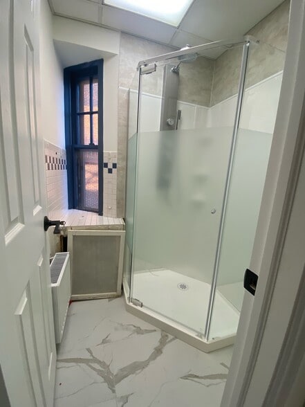 More Photos Of 2722 Yonge St, Toronto General Retail For Sale