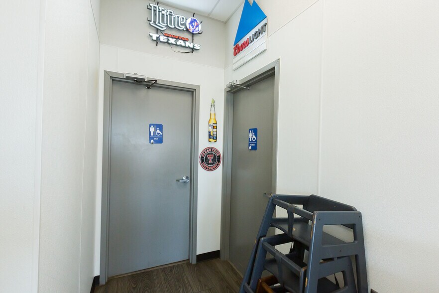 More Photos Of 1140 Kermit St, Plainview Restaurant For Sale