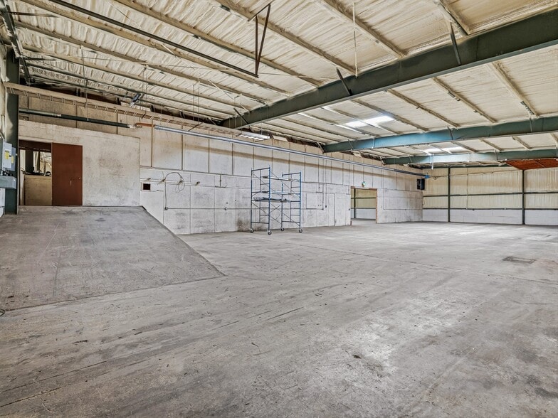 More Photos Of 5 Woodland Dr, Asheville Warehouse For Lease