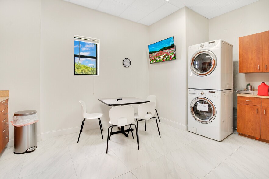 More Photos Of 1215-1221 W Fairbanks Ave, Orlando Medical For Lease