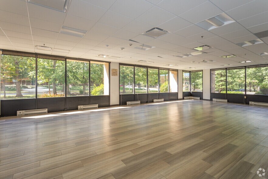 More Photos Of 4801 Forbes Blvd, Lanham Office For Sale