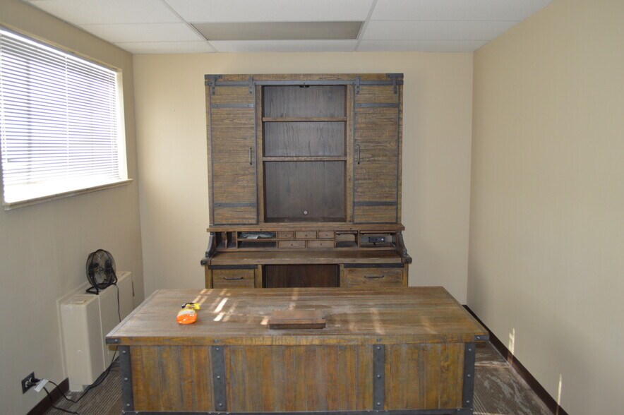 More Photos Of 1100 W Littleton Blvd, Littleton Loft Creative Space For Sale