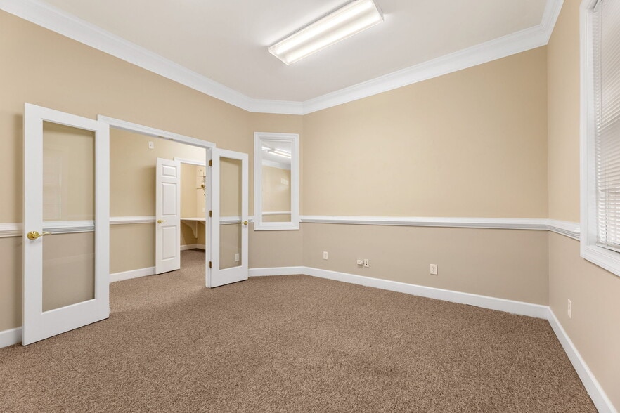 More Photos Of 3535 Roswell Rd, Marietta Business Park For Lease